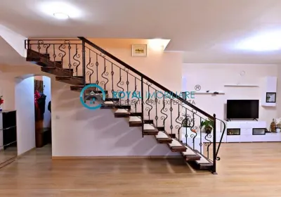 Royal Imobiliare-Vanzare Apatament 4 Camere Zona Republicii - foto 7