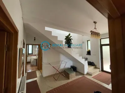 Royal Imobiliare - Vanzare Vila P+1 zona Central - foto 3