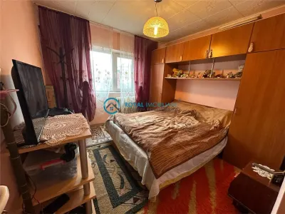 Royal Imobiliare - Vanzare apartament 3 camere in zona 9 Mai - foto 3