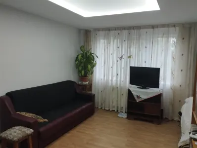 3 camere semidecomandate Republicii - Bacau