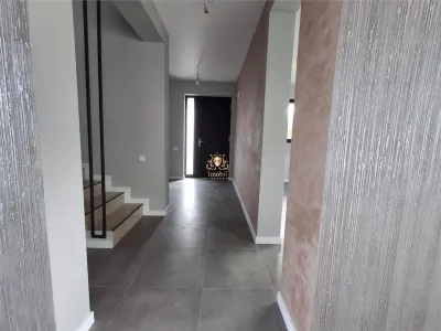 Casa de LUX construita si finisata impecabil!  Demisol-4 camere -3 bai- Bucium VisaniMUTARE IMEDIATA! - foto 7