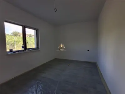 Casa parter 3 camere  si dresing cu placa de beton deasupra - Bucium Visani - foto 6