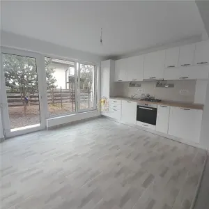 Apartament 3 camere LUX cu bucatarie mobilata si 97mp teren- Popas Pacurari linga Mega Image. - foto 2
