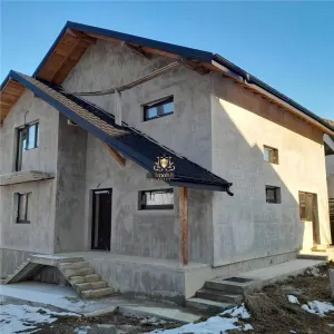 Vila superba in  Bucium Barnova  cu 850 m teren la asfalt! Construita de proprietar! - foto 3