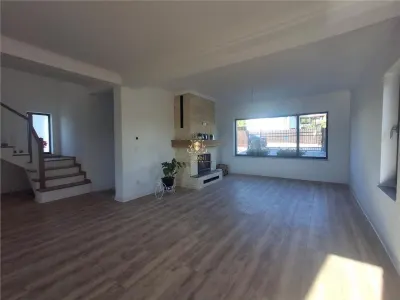 Vila de Lux cu Semineu si gratar zidit in curte- BARNOVA  mutare imediata! - foto 2