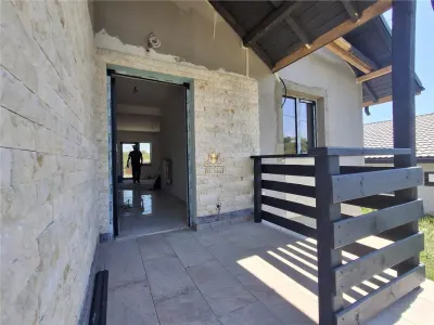 Casa  la pret de apartament parter la asfalt! -Finalizata! - foto 1