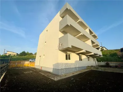 Apartament 3 camere spatios la doar 78000 euro! 5 minute de Lidl Poitiers. Vila cu 6 apartamente! - foto 9