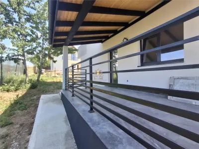 Casa 3 camere  Visan la asfalt !  Pret de apartament! Mutare rapida! - foto 9