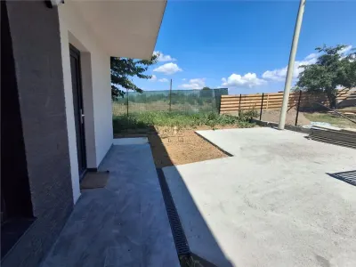 Casa 3 camere  Visan la asfalt !  Pret de apartament! Mutare rapida! - foto 10