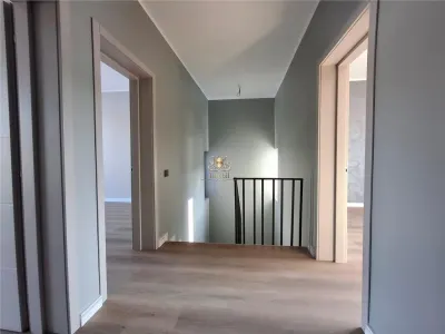 Casa clasa energetica A pompe de caldura cu panouri solare 3dormitoare 2 bai dresing finisaje de LUX Miroslava la asfalt!Tva inclus! - foto 6