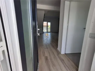 Casa la pret de apartament 3 camere 2 bai Bucium Visani. - foto 2