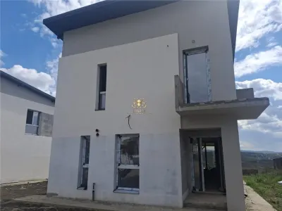 Vila 4 camere central Miroslava -500mp teren  finalizare rapida - foto 2