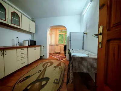 Apartament decomandat cu 2 camere de vanzare, Et 1 zona Nord - foto 3