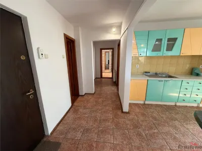 Apartament 3 camere, central, etaj 4 cu acoperis - foto 6