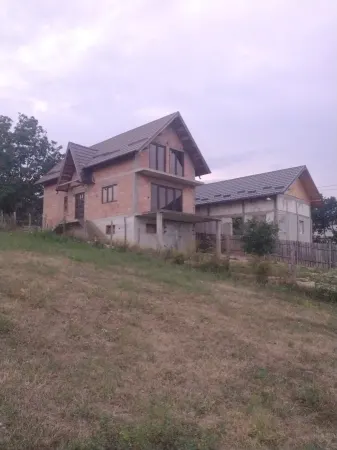 Casa la tara de vanzare - Margineni