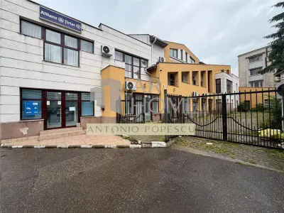 Spatiu comercial  stradal S+P+1+M, ultracentral, Ploiesti. - Ploiesti
