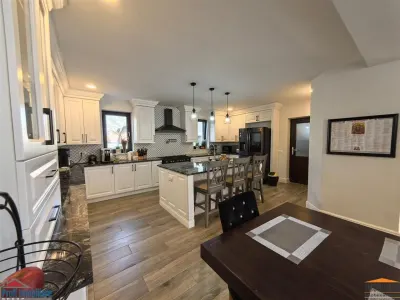 Vila impunatoare cu 6 camere spatioase in stil american - foto 5
