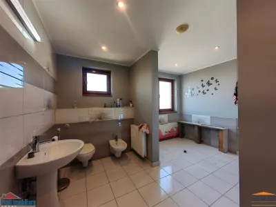 Casa mare cu etaj la principala in Fantanele - REDUCERE - foto 11