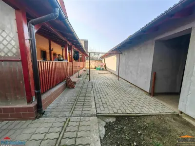 Casa mare cu etaj la principala in Fantanele - REDUCERE - foto 14