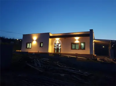 Casa plan parter cu 4 camere de vanzare - Tomesti - foto 6