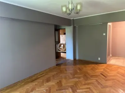 Apartament 3 camere de vanzare, semidecomandat, etaj intermediar, bloc fara risc - Centru / Piata Unirii - foto 3