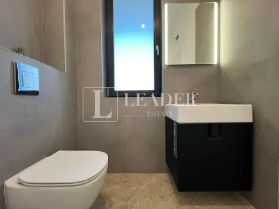 Vilă modernă cu terasă panoramică și design contemporan - foto 15