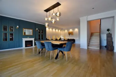 [VIDEO] 3 Bedroom Duplex with Park Views | Pet Friendly | Parking + Storage - foto 2