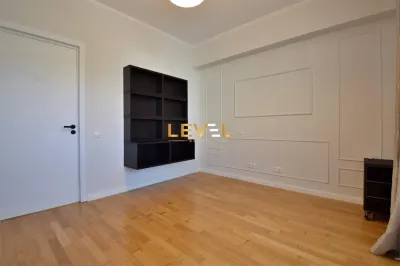 [VIDEO] 3 Bedroom Duplex with Park Views | Pet Friendly | Parking + Storage - foto 25