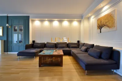[VIDEO] 3 Bedroom Duplex with Park Views | Pet Friendly | Parking + Storage - foto 5