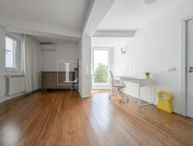 Penthouse modern cu 3 camere de inchiriat in pipera - foto 17