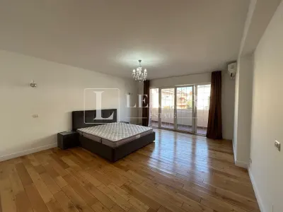 5-Bedroom Villa with Private Garden & Tennis Court - foto 11