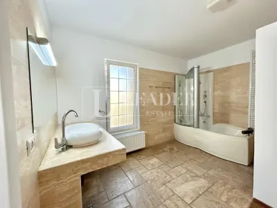 5-Bedroom Villa with Private Garden & Tennis Court - foto 20