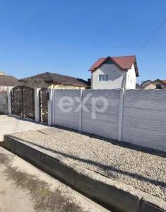 Vând casă cu etaj .. - foto 4