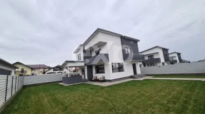 Casă spațioasă pentru familie – Trivale, zonă verde, terasă acoperită - Pitesti