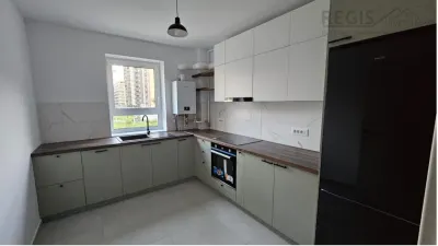 Apartament modern,semimobilat  3 camere si 2 bai  prima inchiriere - Brasov