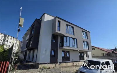Apartament 4 camere de vanzare in Campina - Campina