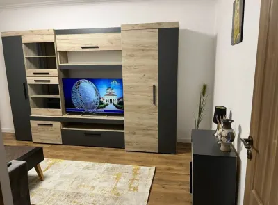 Apartament 3 camere de închiriat — Zona Centrală, Tg. Cucu / Podu de Fier - Iasi