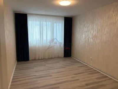 Etaj 2 - Alexandru - Chimicale, 3 camere decomandat model mare cu geam la baie, liber - foto 2