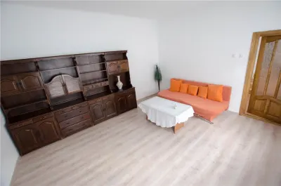 Casa singur in curte cu 1.300 mp teren  - zona Calea Turnisorului - foto 14