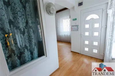 Casa singur in curte cu 1.300 mp teren  - zona Calea Turnisorului - foto 23