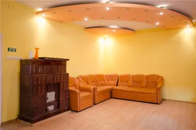 Casa singur in curte cu 1.300 mp teren  - zona Calea Turnisorului - foto 24