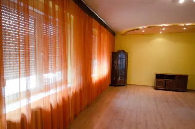 Casa singur in curte cu 1.300 mp teren  - zona Calea Turnisorului - foto 25