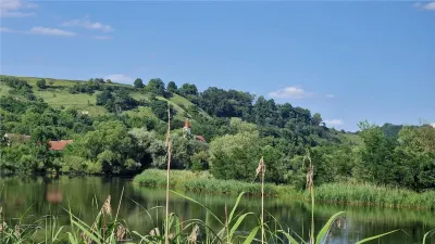 Casă cu 1100mp teren in satul Colun - la 40 km de Sibiu - foto 17