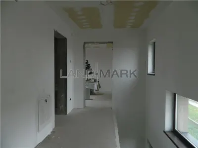 Casa cu 2 apartamente, semifinisată, Săcălaz - foto 11