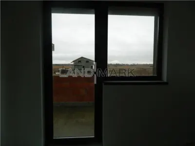 Casa cu 2 apartamente, semifinisată, Săcălaz - foto 13