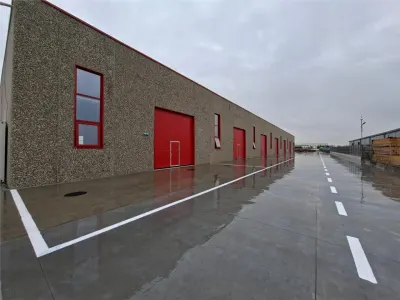 Hala 4200 mp beton,14 porti acces, dezvoltator - Chitila
