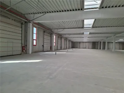 Hala 4200 mp beton,14 porti acces, dezvoltator - foto 2