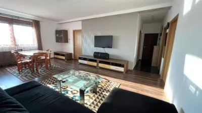 Apartament la vila cu terasa si curte proprie pe Cl. Cisnadiei - foto 2