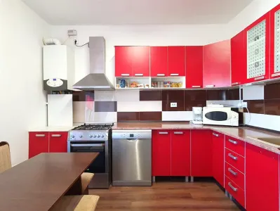 Apartament la vila cu terasa si curte proprie pe Cl. Cisnadiei - foto 7