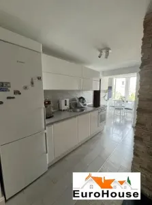 Apartament cu 3 camere de vanzare in Alba Iulia CENTRU - foto 2